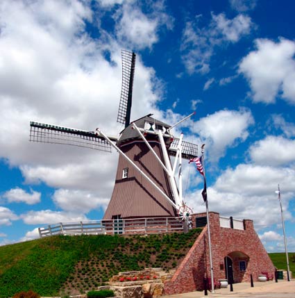 De Immigrant Fulton Illinois' Dutch Windmill